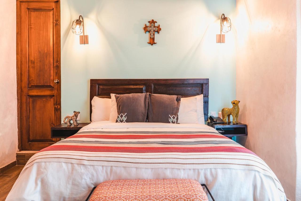 Yox Hotel Boutique San Cristobal de las Casas Exterior photo A bedroom at the hotel