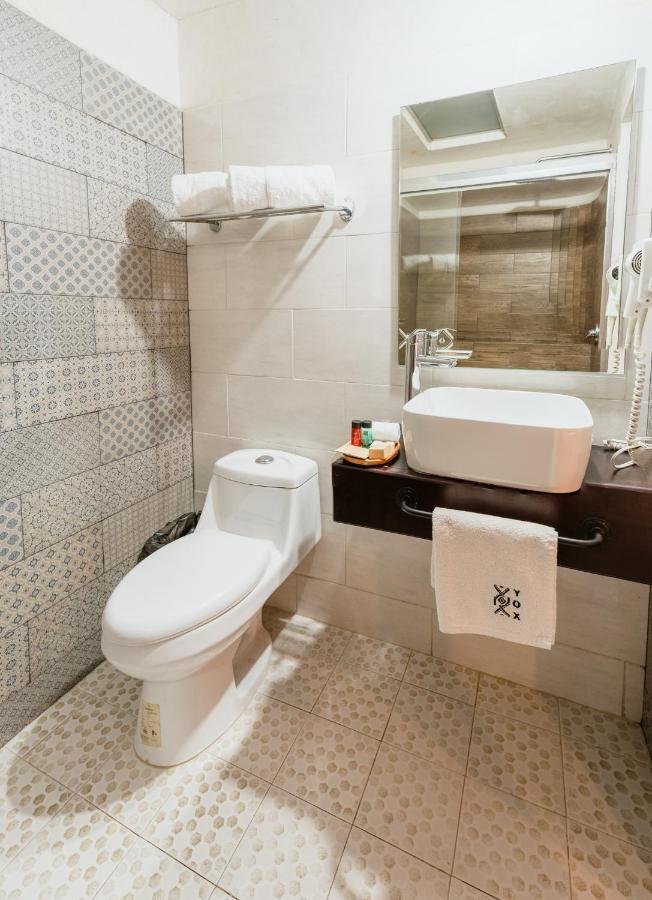 Yox Hotel Boutique San Cristobal de las Casas Exterior photo Bathroom